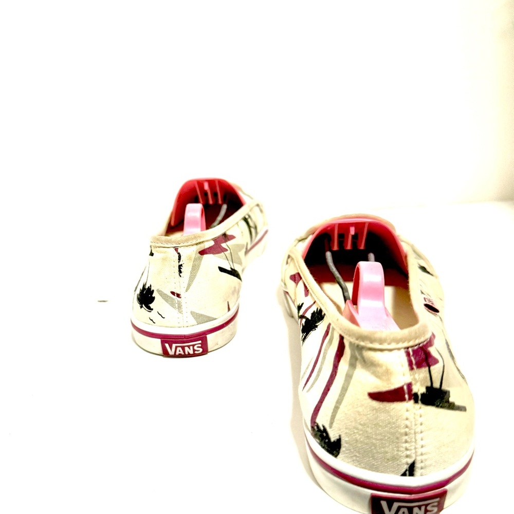 Vans - Picture 10 of 11
